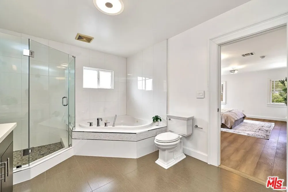 860 S Norton Avenue Los Angeles, CA 90005