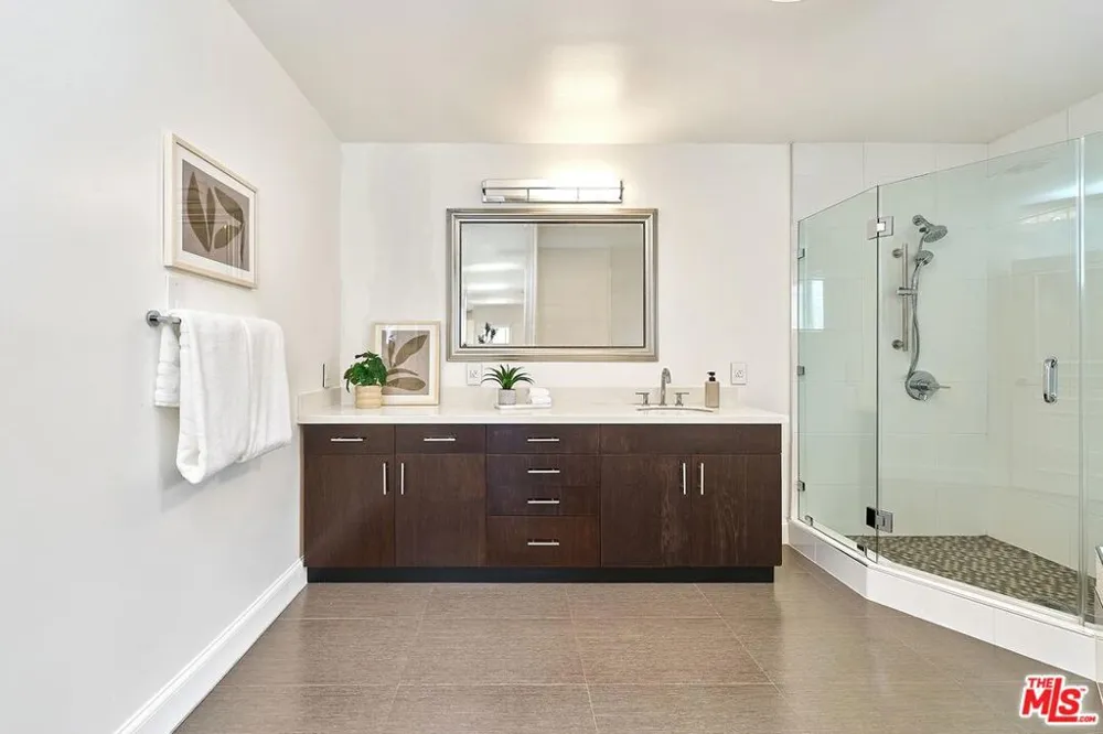 860 S Norton Avenue Los Angeles, CA 90005