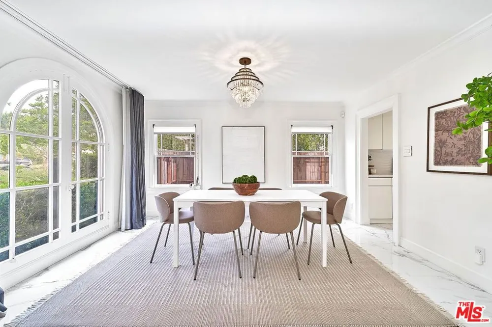 860 S Norton Avenue Los Angeles, CA 90005
