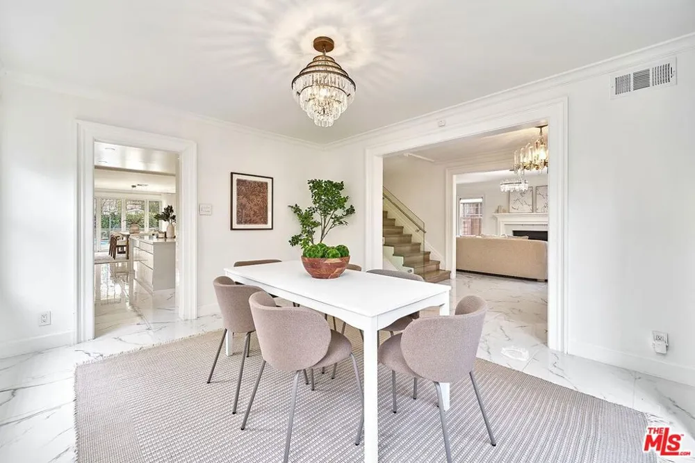 860 S Norton Avenue Los Angeles, CA 90005