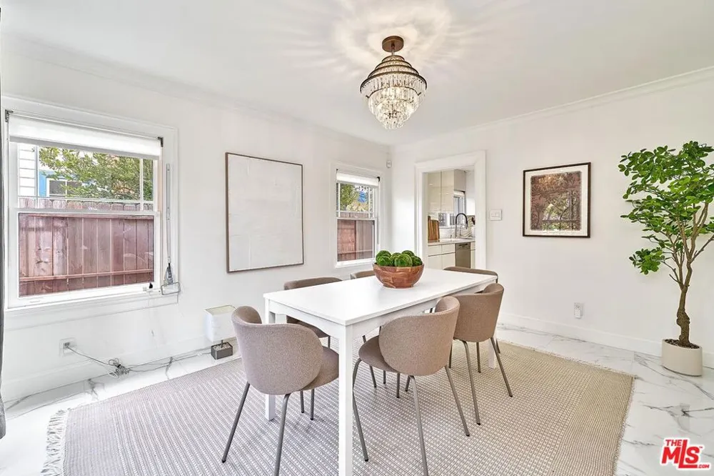 860 S Norton Avenue Los Angeles, CA 90005