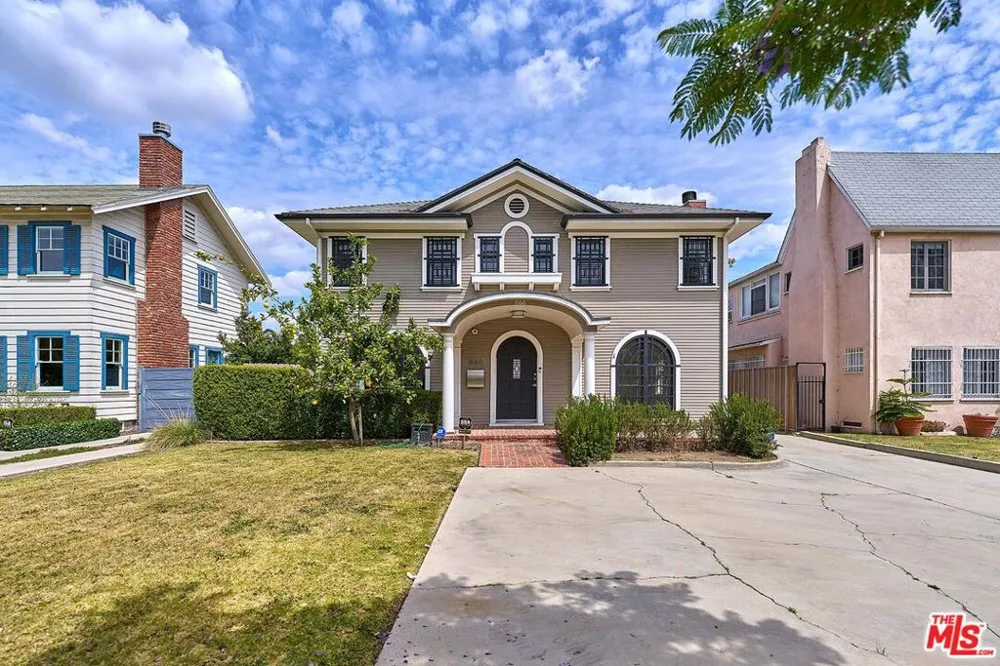 860 S Norton Avenue Los Angeles, CA 90005