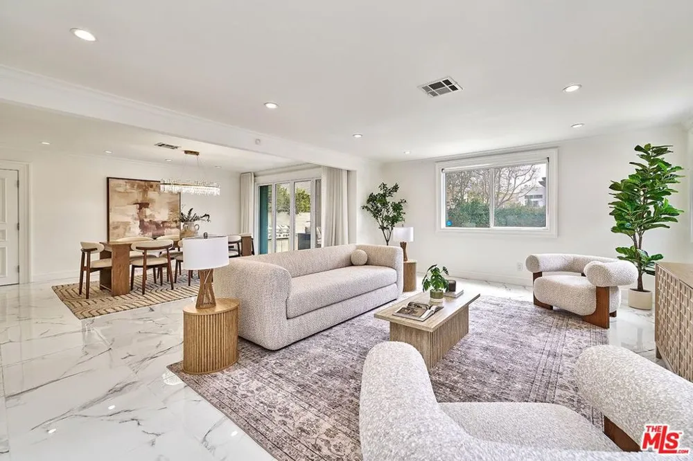 860 S Norton Avenue Los Angeles, CA 90005