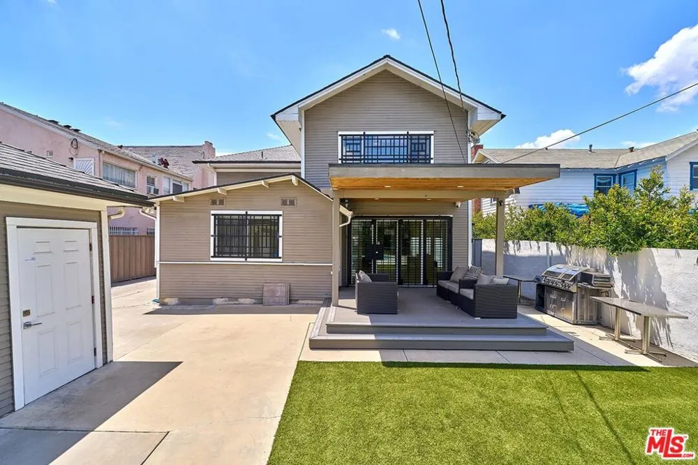 860 S Norton Avenue Los Angeles, CA 90005