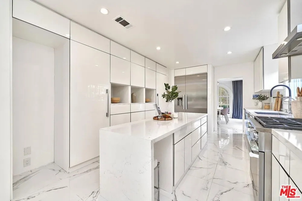 860 S Norton Avenue Los Angeles, CA 90005