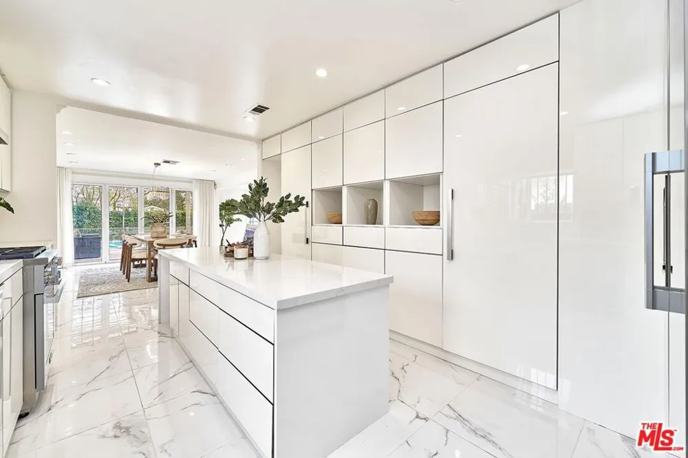 860 S Norton Avenue Los Angeles, CA 90005