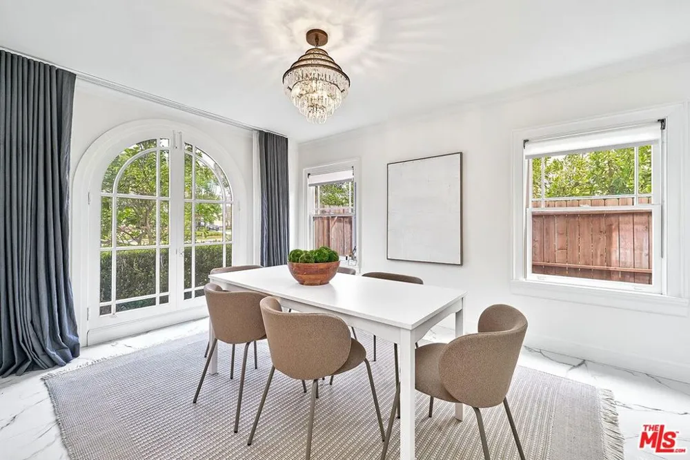 860 S Norton Avenue Los Angeles, CA 90005