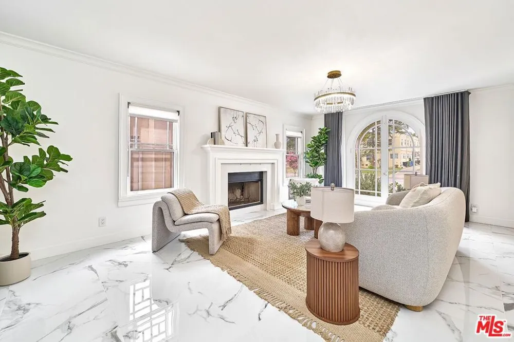 860 S Norton Avenue Los Angeles, CA 90005
