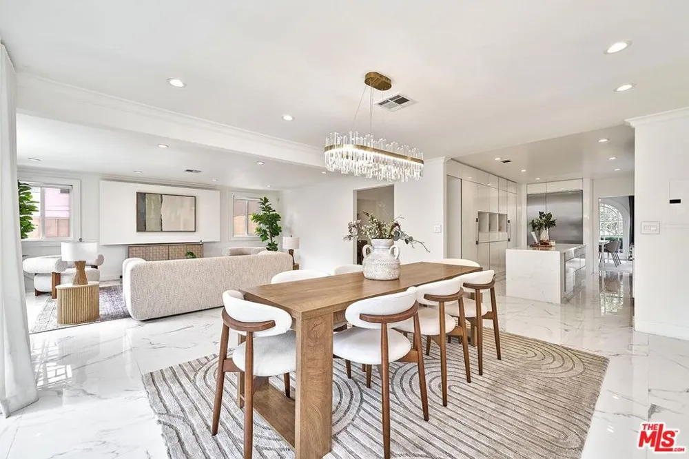 860 S Norton Avenue Los Angeles, CA 90005
