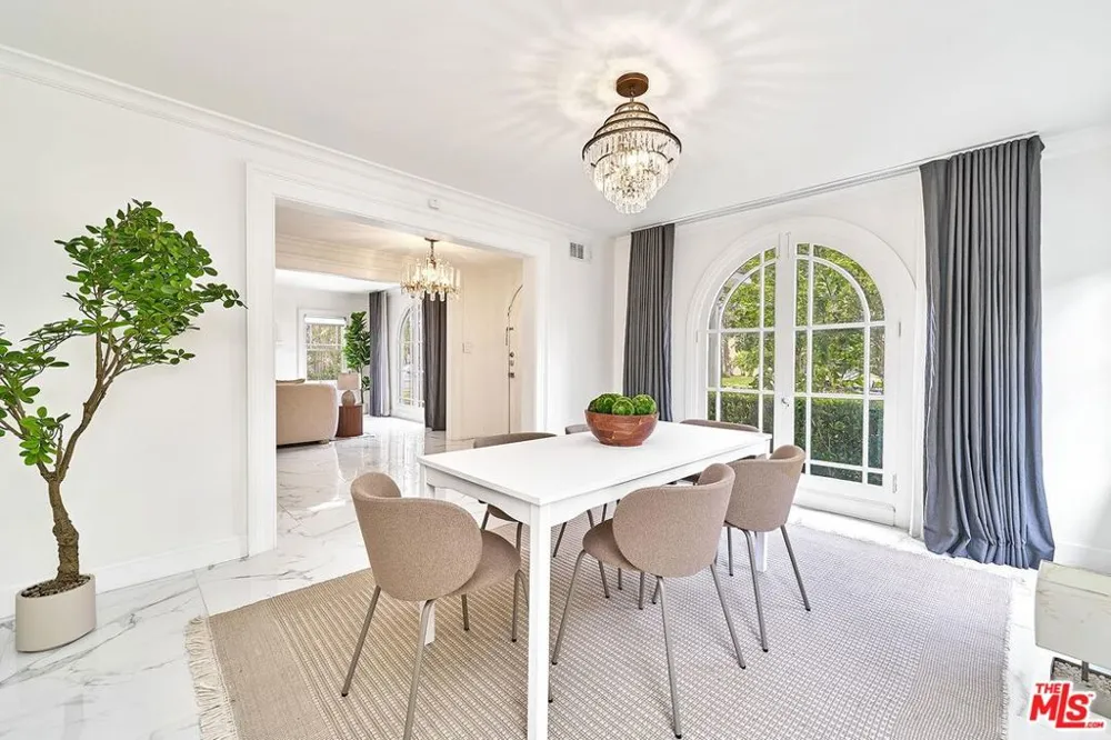 860 S Norton Avenue Los Angeles, CA 90005