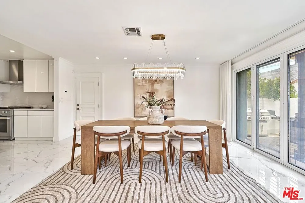 860 S Norton Avenue Los Angeles, CA 90005