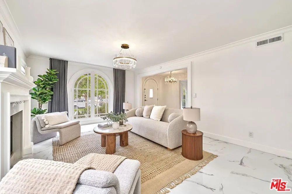 860 S Norton Avenue Los Angeles, CA 90005