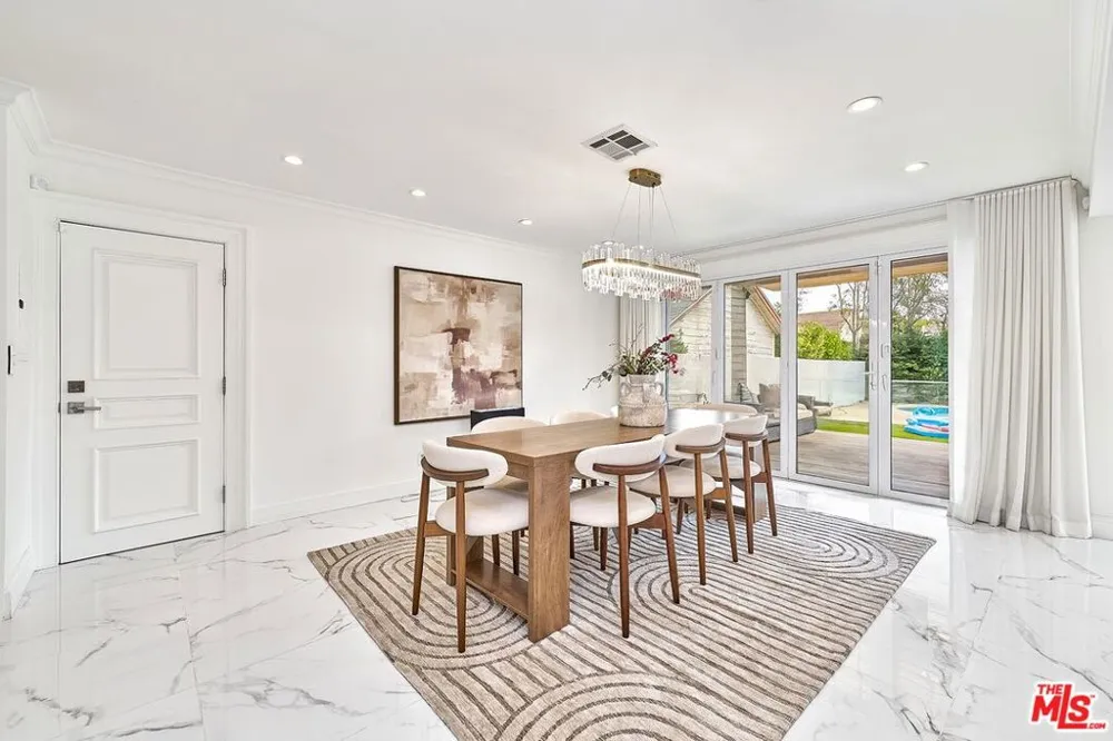 860 S Norton Avenue Los Angeles, CA 90005