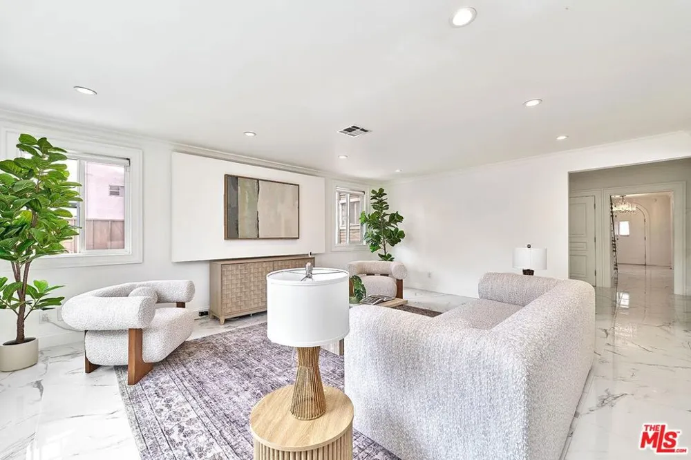 860 S Norton Avenue Los Angeles, CA 90005