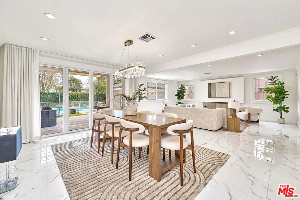 860 S Norton Avenue Los Angeles, CA 90005