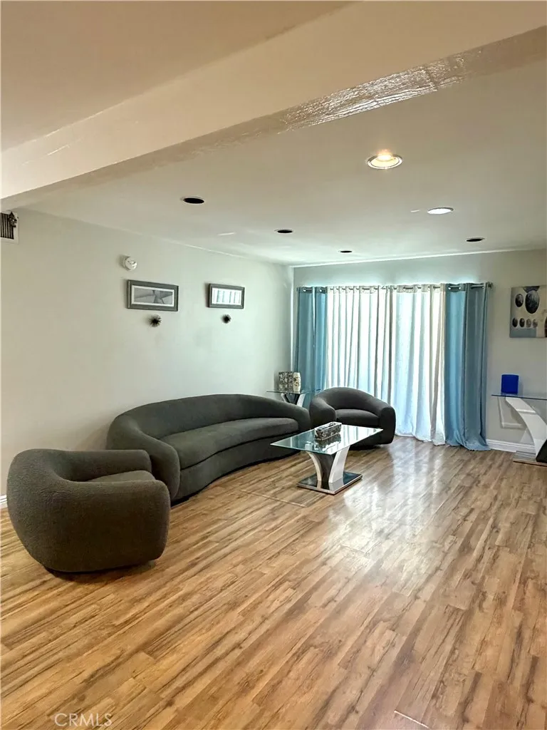 5460 White Oak Avenue #G113 Encino, CA 91316