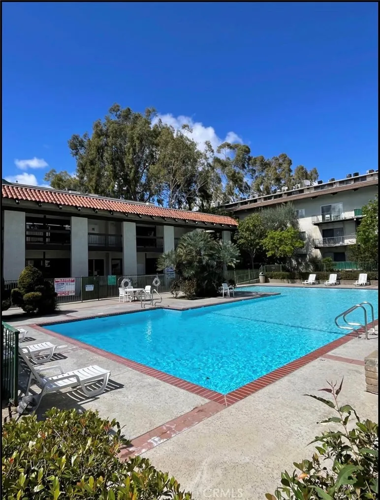 5460 White Oak Avenue #G113 Encino, CA 91316
