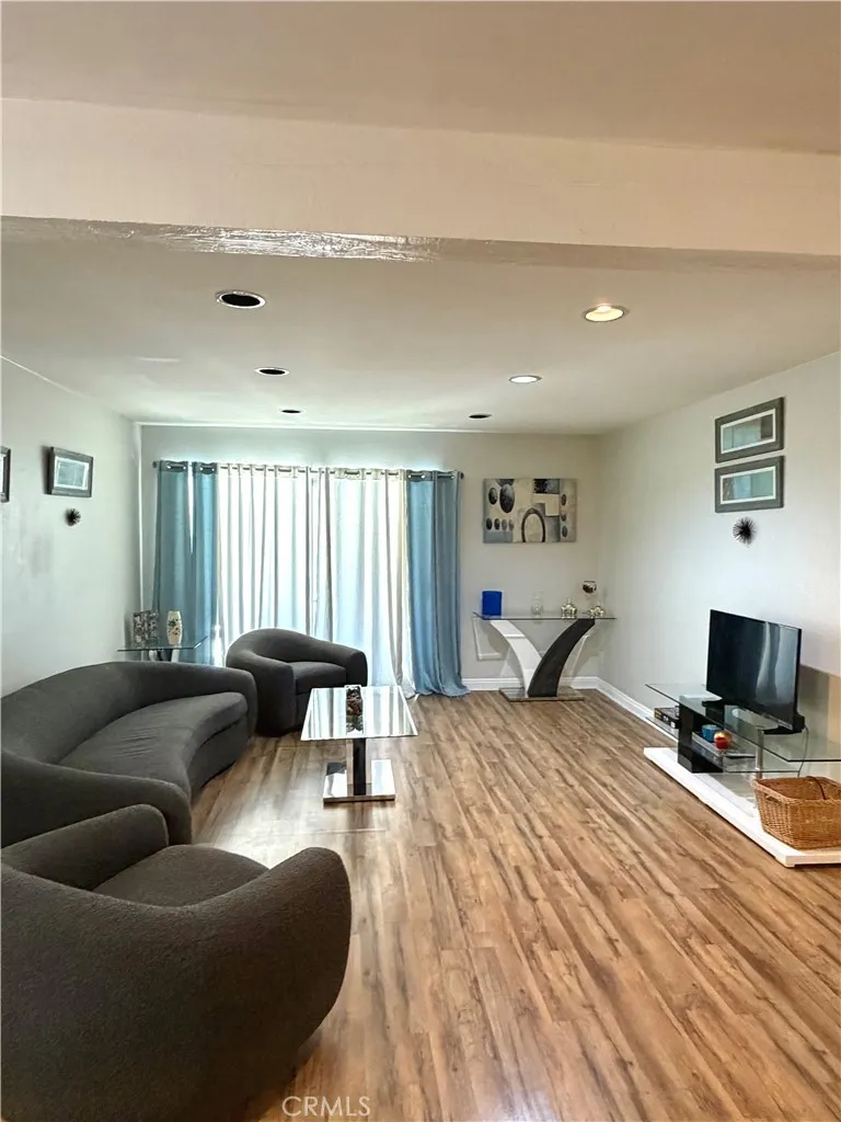 5460 White Oak Avenue #G113 Encino, CA 91316