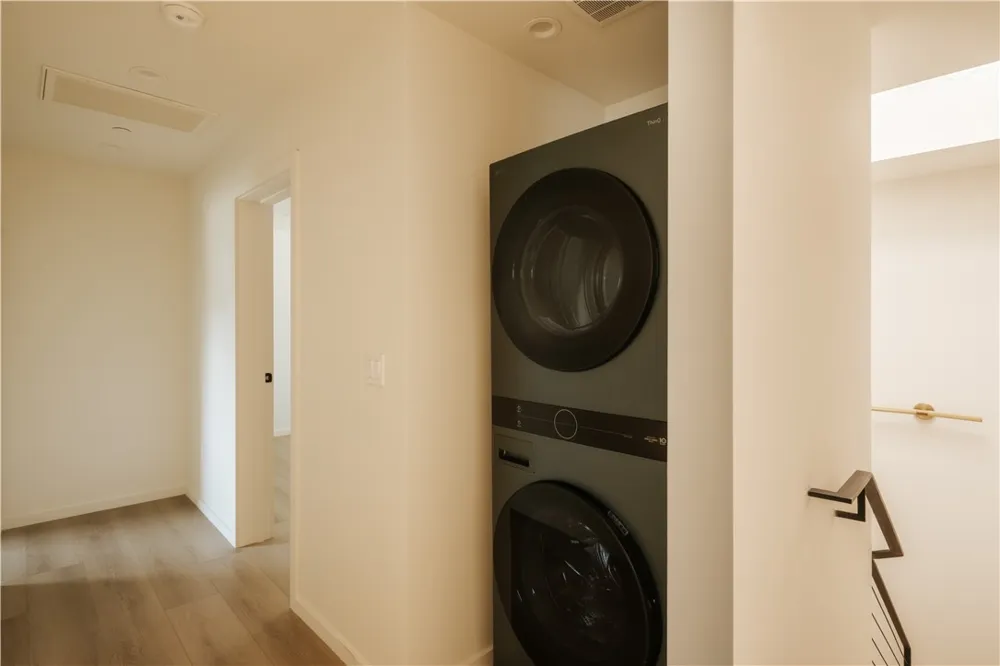 1247 Seward Street Los Angeles, CA 90038