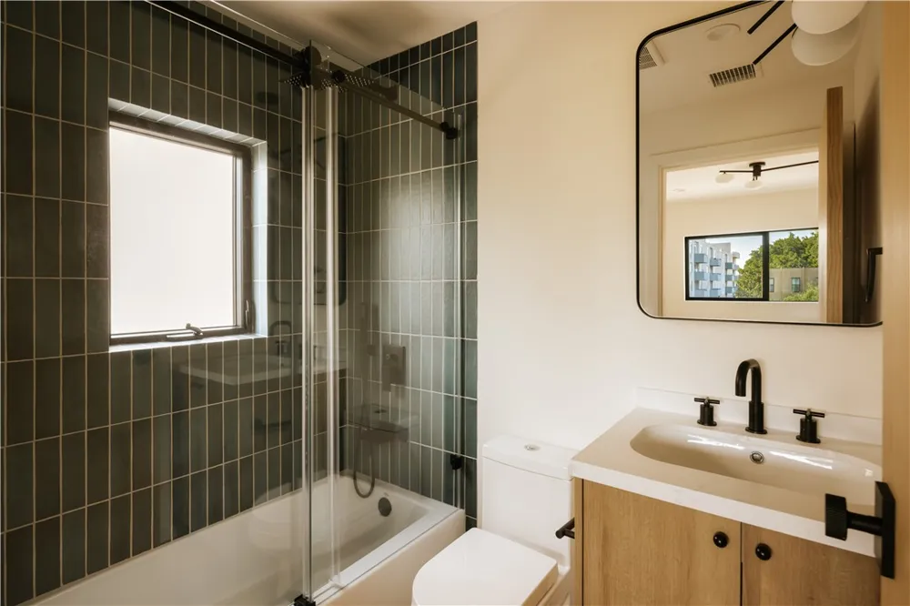 1247 Seward Street Los Angeles, CA 90038