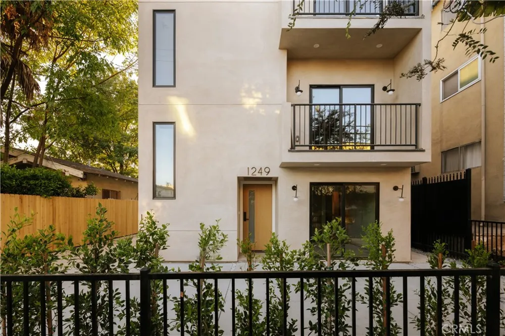 1247 Seward Street Los Angeles, CA 90038