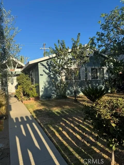 11116 Woodley Granada Hills, CA 91344