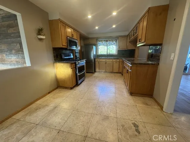 11116 Woodley Granada Hills, CA 91344