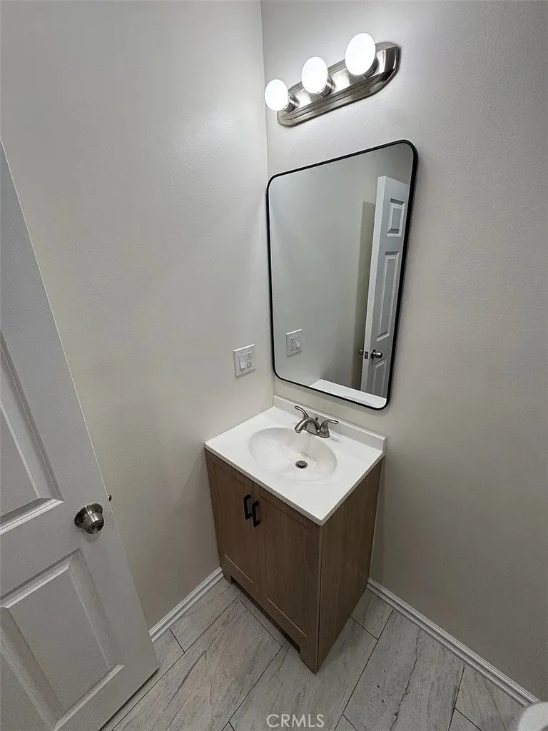 11116 Woodley Granada Hills, CA 91344