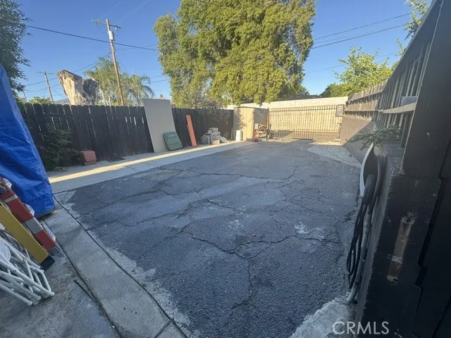 11116 Woodley Granada Hills, CA 91344