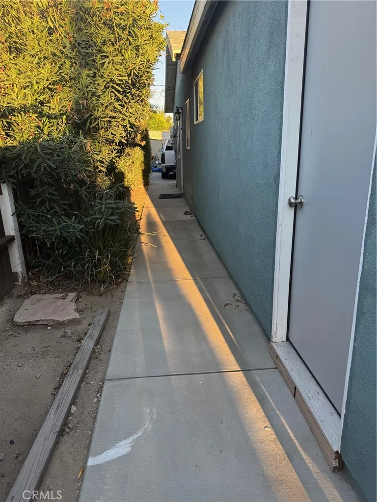 11116 Woodley Granada Hills, CA 91344