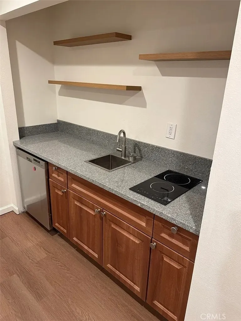 11116 Woodley Granada Hills, CA 91344