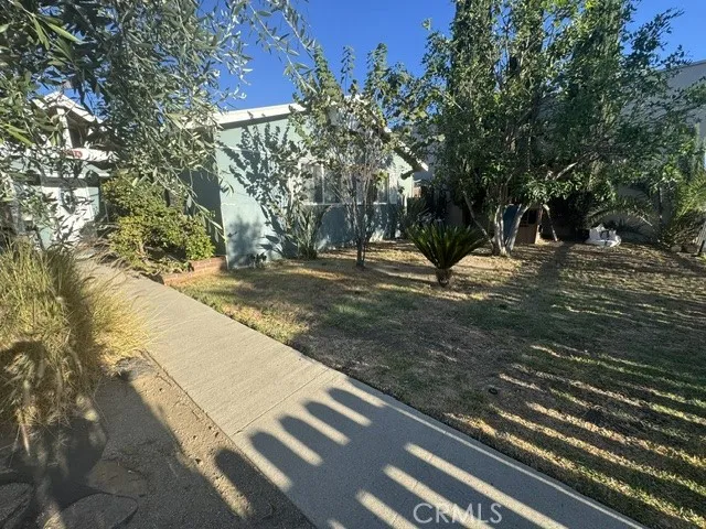 11116 Woodley Granada Hills, CA 91344