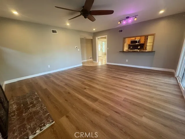 11116 Woodley Granada Hills, CA 91344
