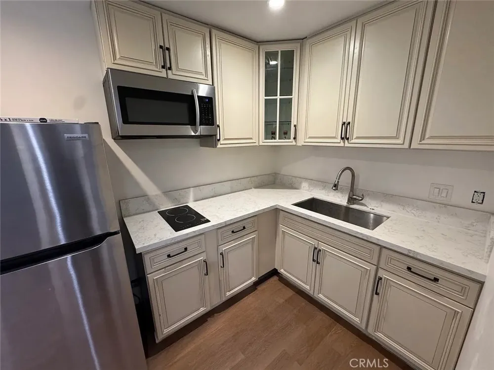 11116 Woodley Granada Hills, CA 91344