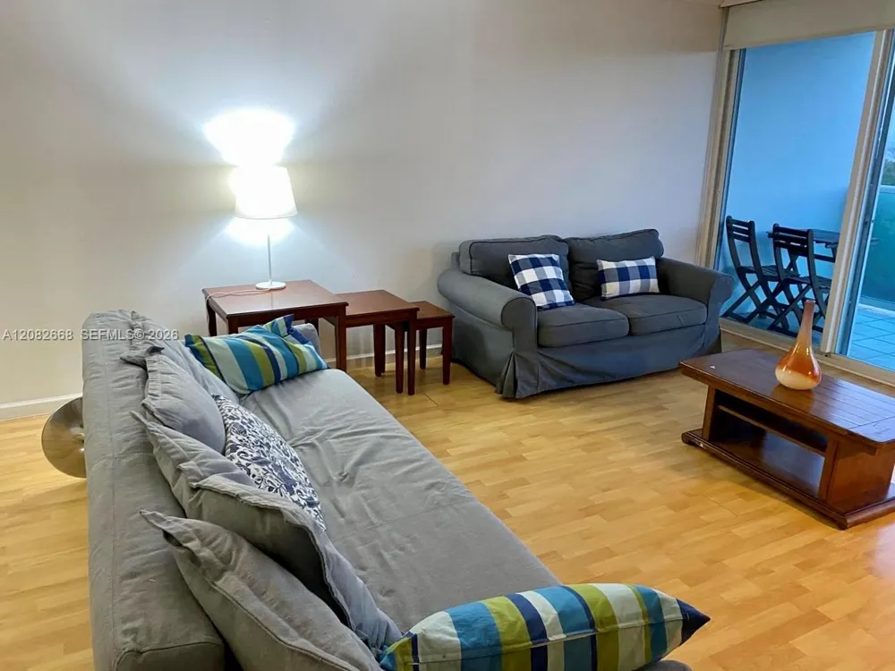 100 Bayview Dr #726 Sunny Isles Beach, FL 33160