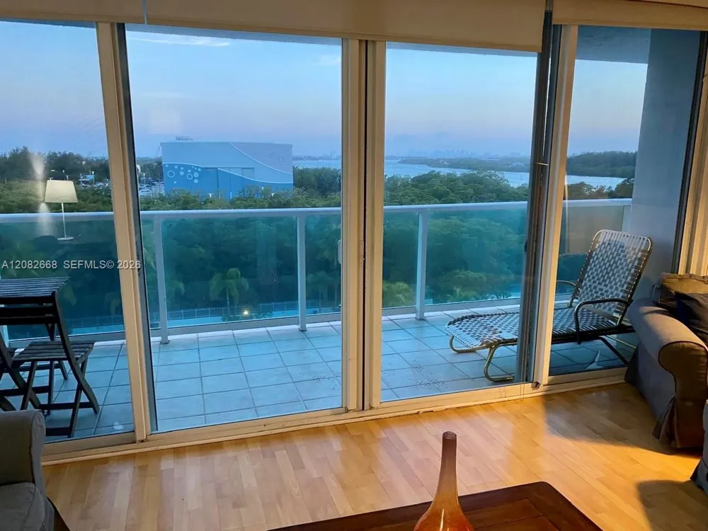 100 Bayview Dr #726 Sunny Isles Beach, FL 33160