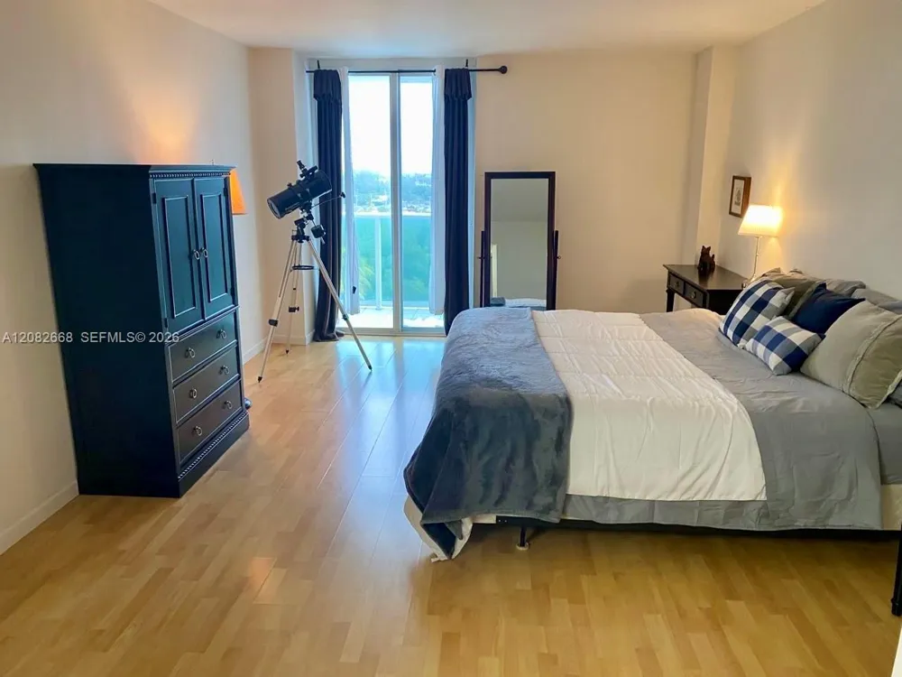 100 Bayview Dr #726 Sunny Isles Beach, FL 33160