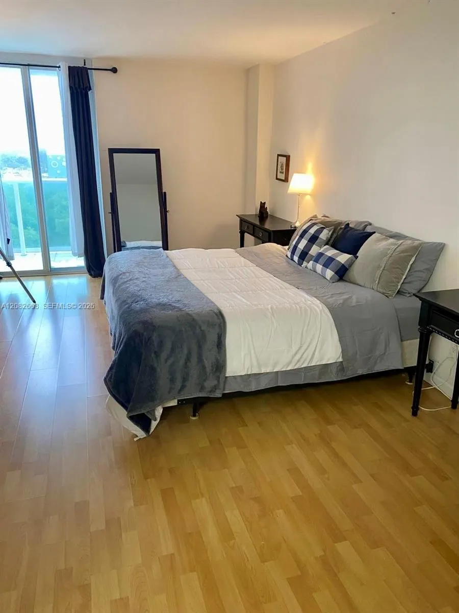 100 Bayview Dr #726 Sunny Isles Beach, FL 33160