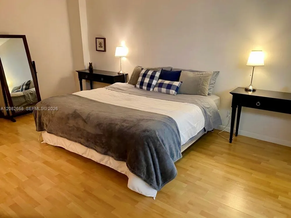 100 Bayview Dr #726 Sunny Isles Beach, FL 33160