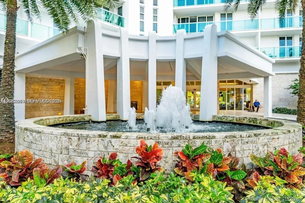 100 Bayview Dr #726 Sunny Isles Beach, FL 33160