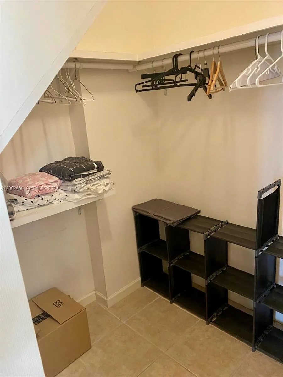 100 Bayview Dr #726 Sunny Isles Beach, FL 33160