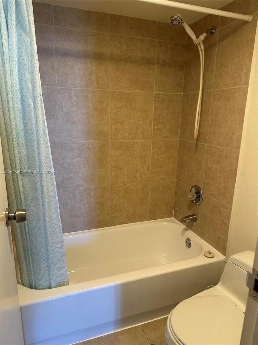 100 Bayview Dr #726 Sunny Isles Beach, FL 33160