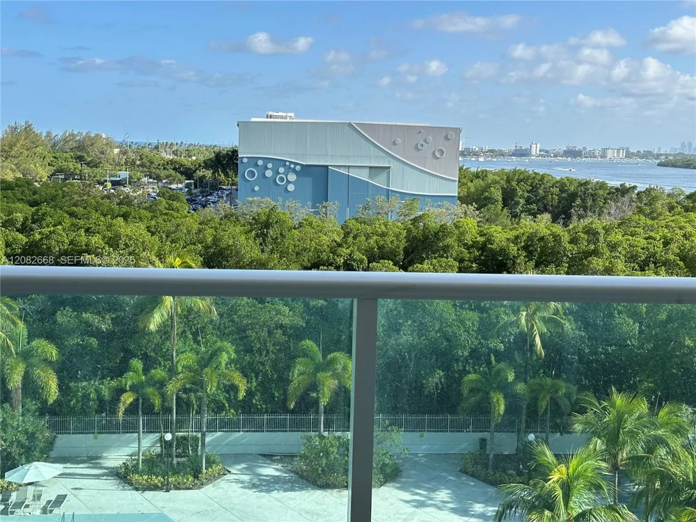 100 Bayview Dr #726 Sunny Isles Beach, FL 33160