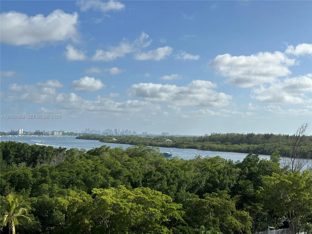 100 Bayview Dr #726 Sunny Isles Beach, FL 33160