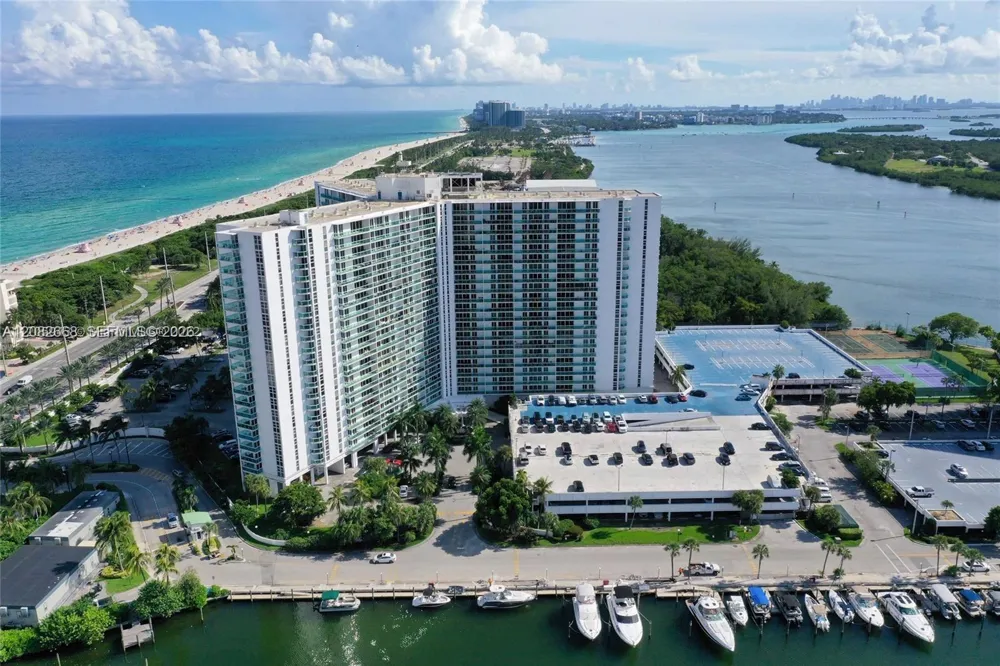 100 Bayview Dr #726 Sunny Isles Beach, FL 33160