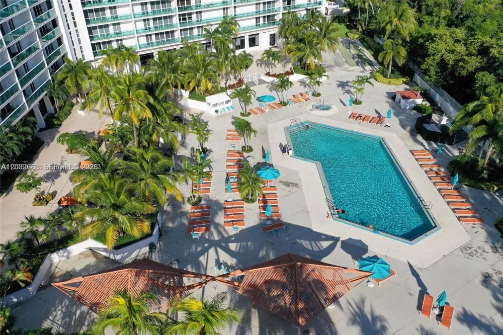 100 Bayview Dr #726 Sunny Isles Beach, FL 33160