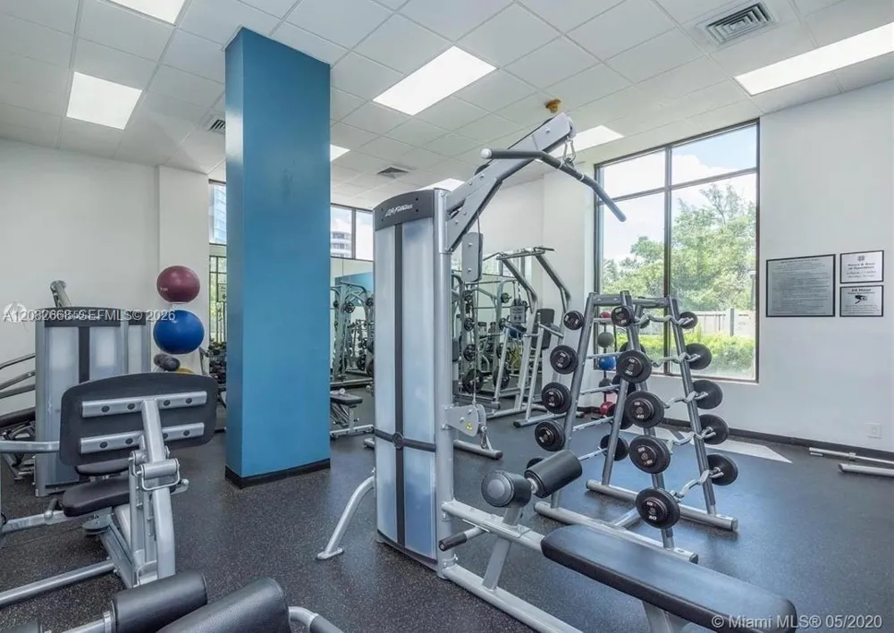 100 Bayview Dr #726 Sunny Isles Beach, FL 33160