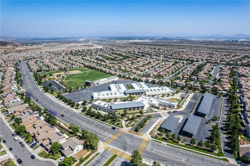 4005 Scarlet Oak Court San Bernardino, CA 92407