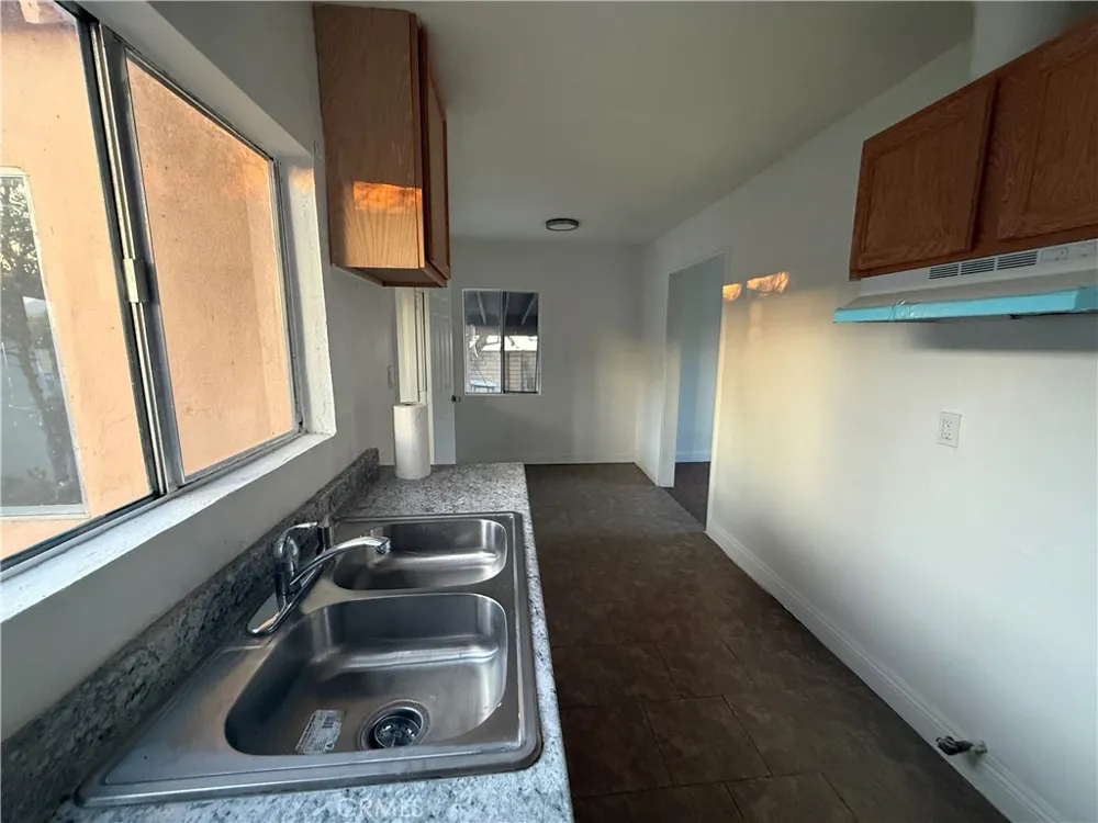 10004 San Fernando Road Pacoima, CA 91331