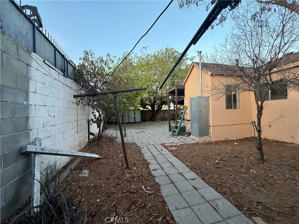 10004 San Fernando Road Pacoima, CA 91331